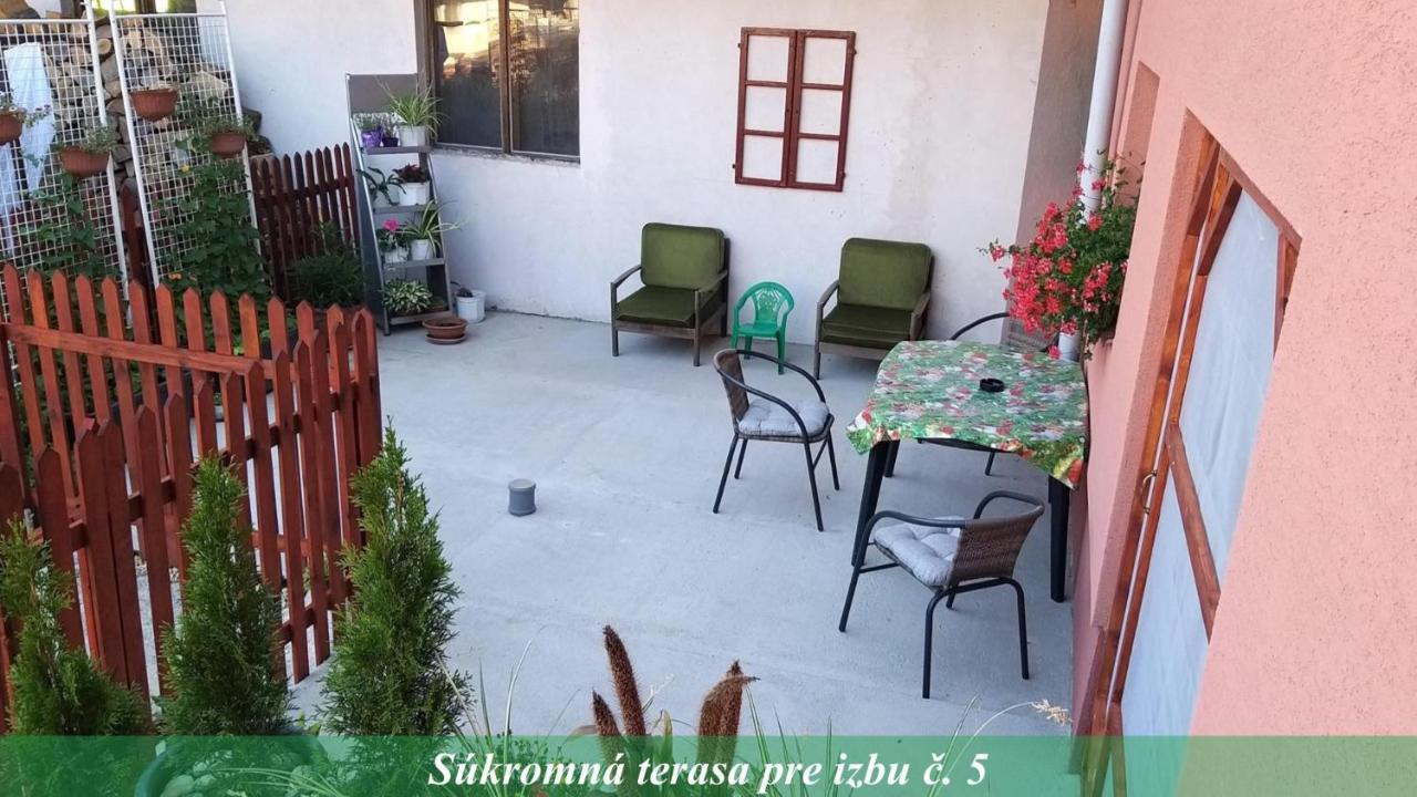 Ubytovanie Adina Poltar Екстериор снимка