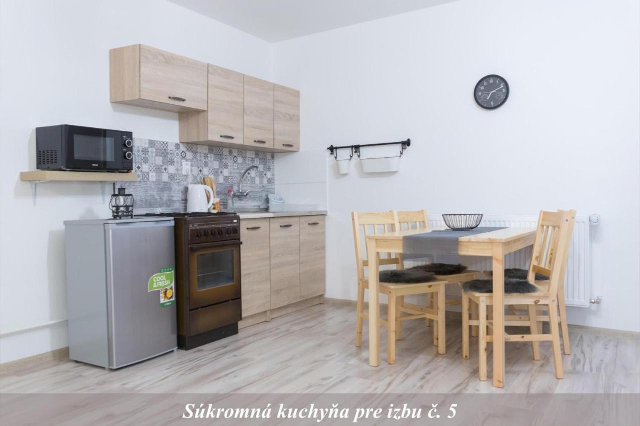Ubytovanie Adina Poltar Екстериор снимка